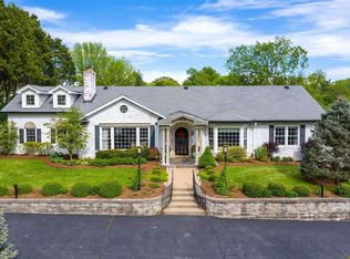 1044 S McKnight Rd, Saint Louis, MO 63117