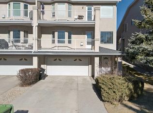 320 S Sierra Morena Grn SW, Calgary, AB T3H 3H8