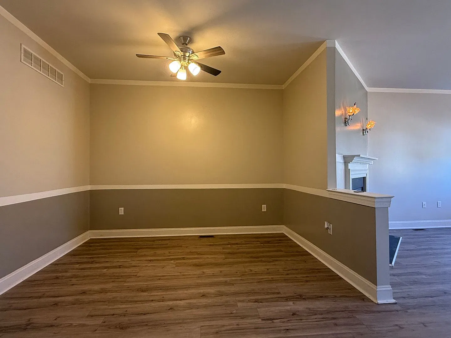 3 Bed Townhome - Aston — Photo 4