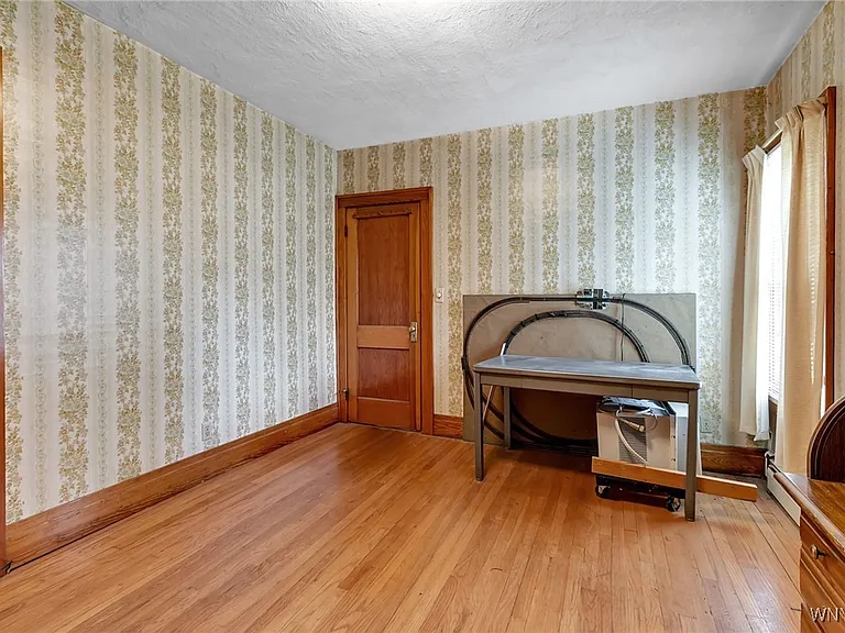 5232 Genesee St — Photo 4