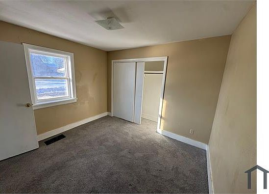 4th image of 554 W 9th St #B