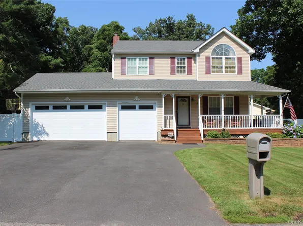 3 Lonscreek Place, Mastic Beach, NY 11951