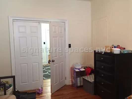 Rented by Signature Spaces NYC Corp | media 35