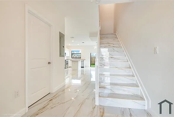 3 bed, 1600 sqft, $3,250 — Photo 2