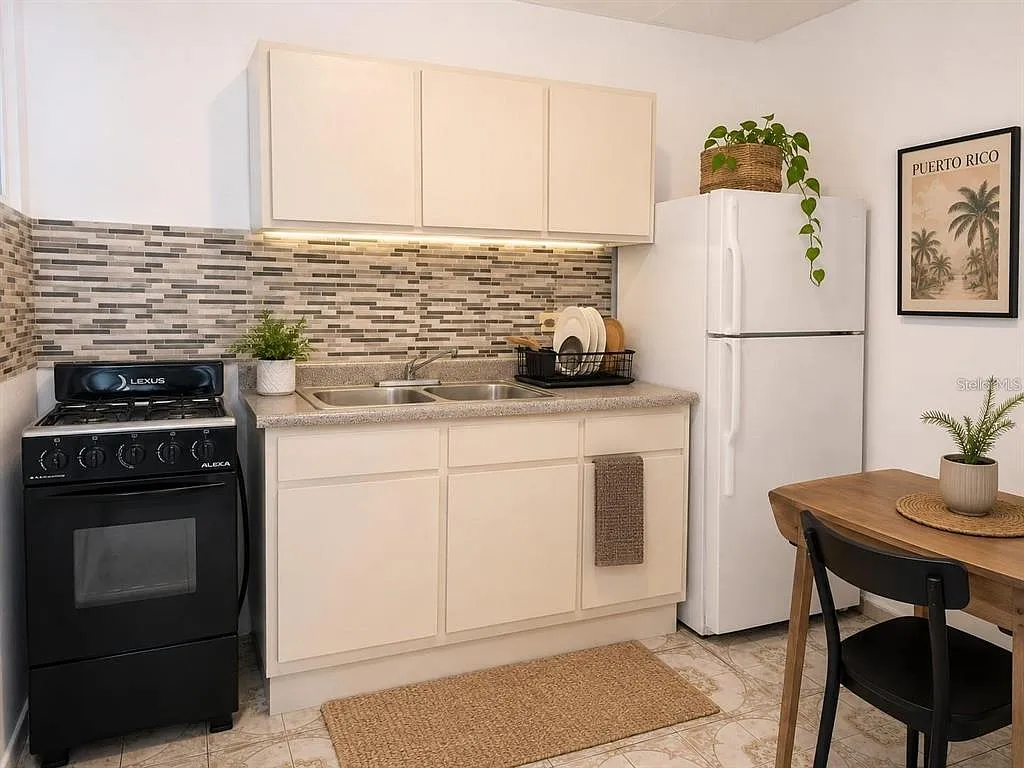 1 bed, 1.0 bath, 600 sqft, $700 — Photo 2