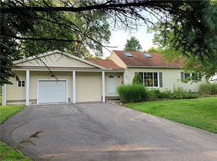 34185 Maple Dr, Solon, OH 44139