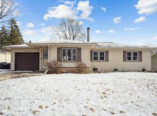 212 Country View Dr, Hudson, IA 50643