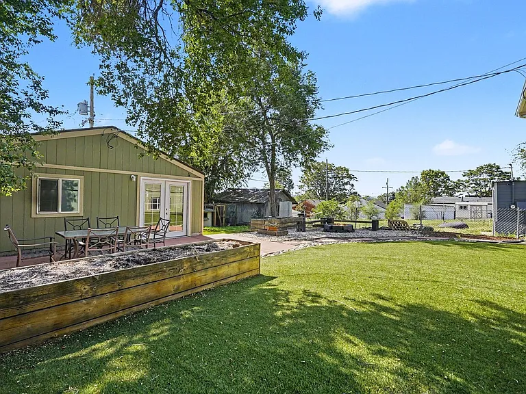 5050 Lincoln St — Photo 19
