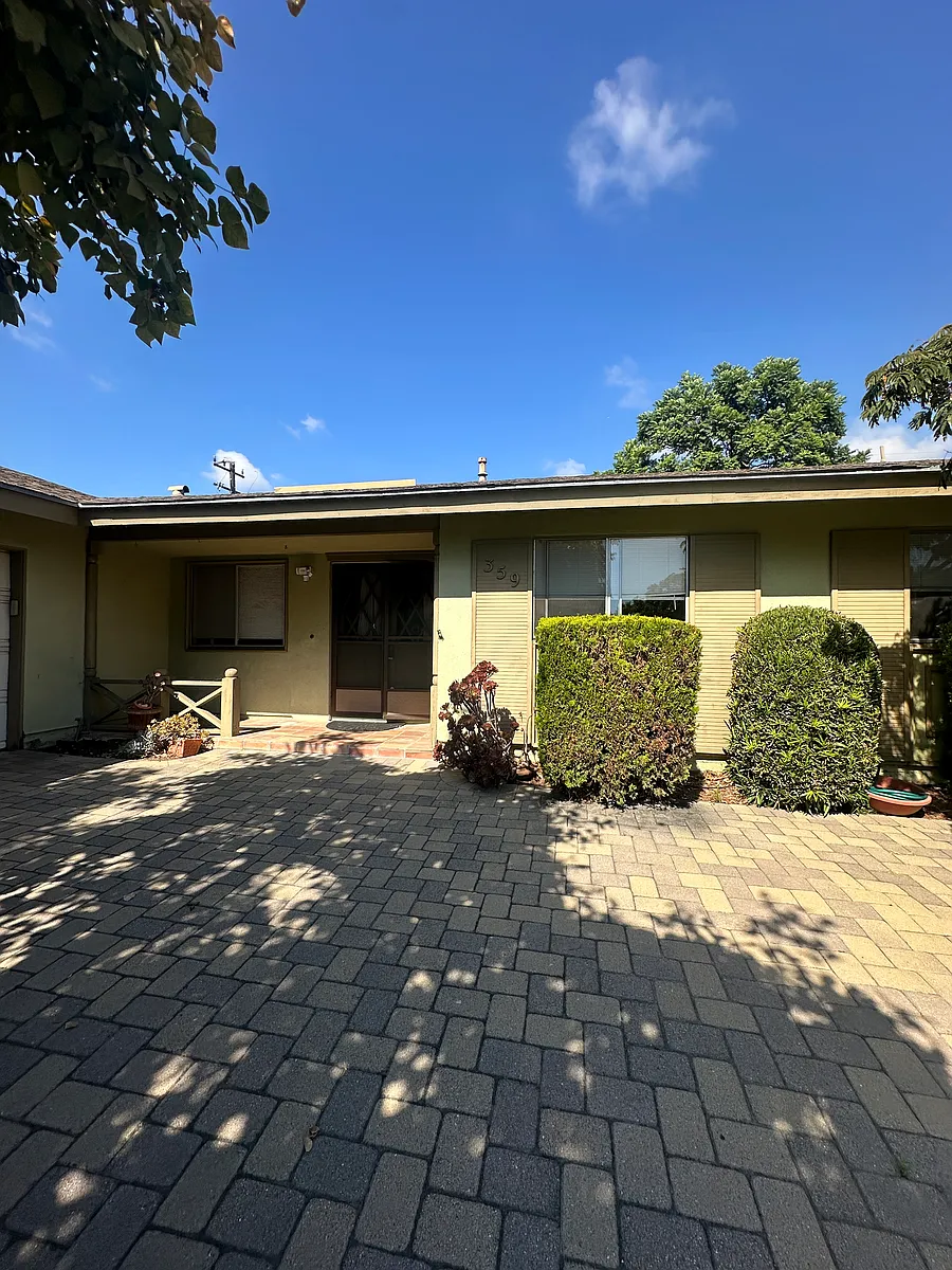 Building Photo - 359 Parejo Cir