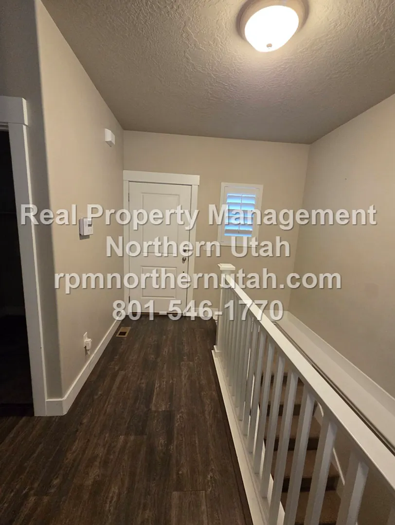 Building Photo - 1081 W 275 N