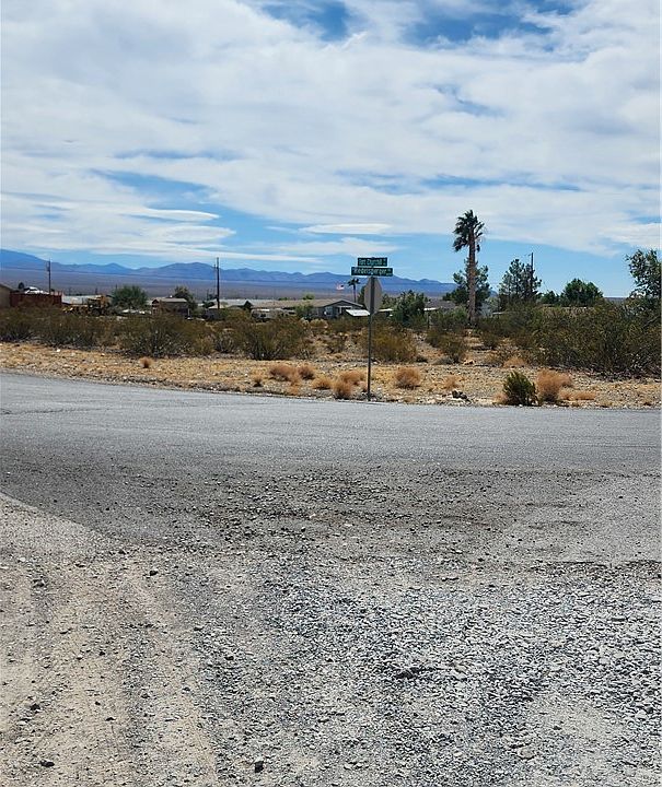 1st image of 521/581 Train Way