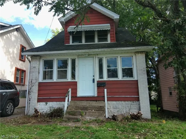 35 Palmer Ave, Campbell, OH 44405
