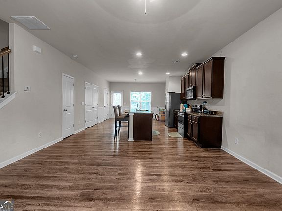 4th image of 6117 Oakley Rd