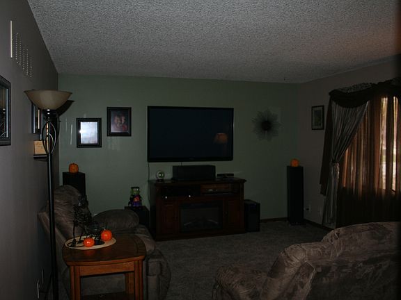 Living Room (new carpet 2012)