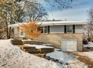 5071 Red Oak Dr, Mounds View, MN 55112