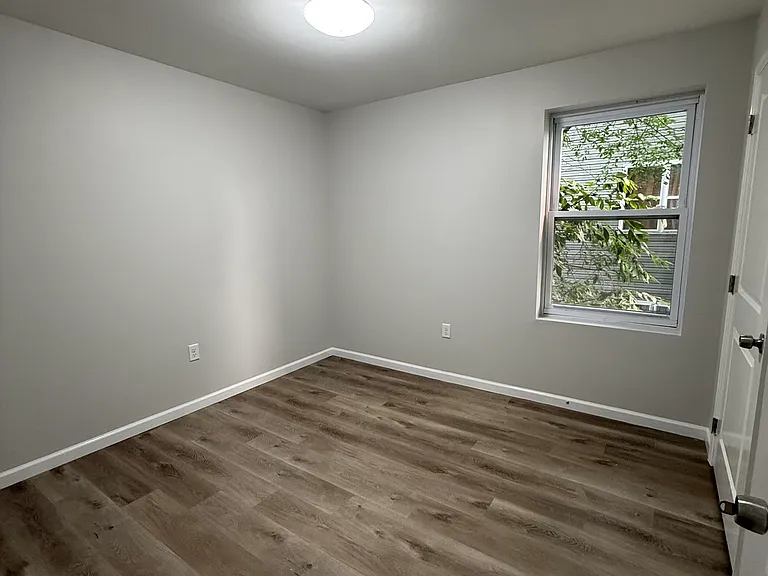 388-390 S 6th St #3 — Photo 9