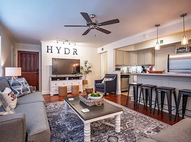 3 bed, 1264 sqft, $2,500 — Photo 3