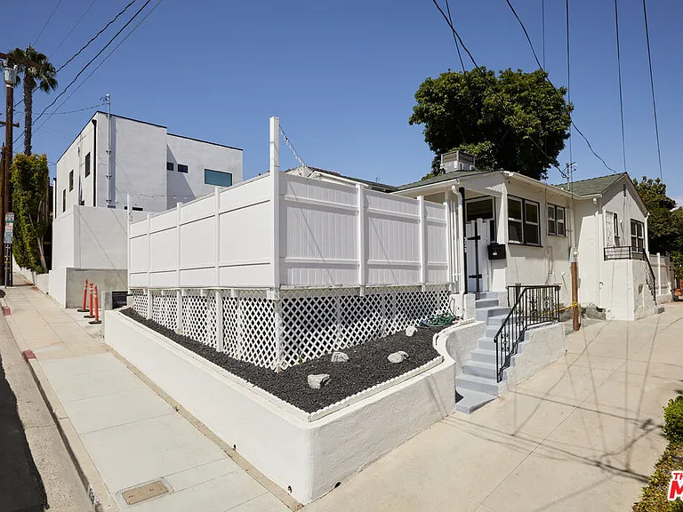 938 N Wetherly Dr — Photo 15
