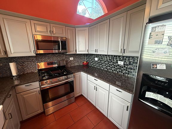 4th image of 559 Payton Ln
