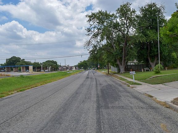 4th image of 219 W Midcrest Dr