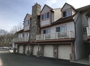 54 Woods Edge Dr, Succasunna, NJ