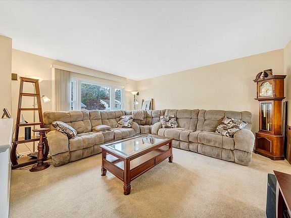 3rd image of 843 Finney Dr