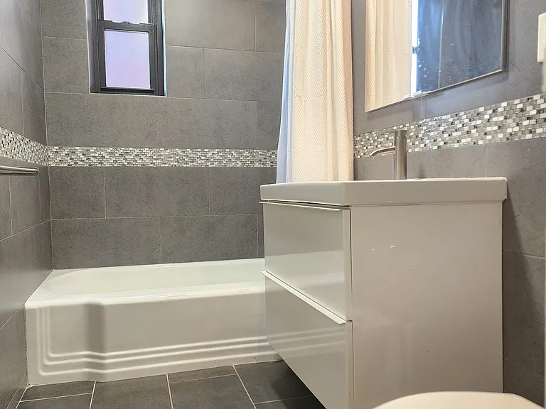 16914 Grand Central Pkwy #1A — Photo 11