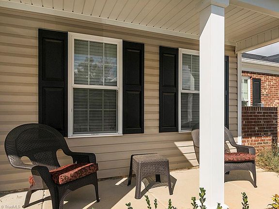 3rd image of 526 Dearing Dr