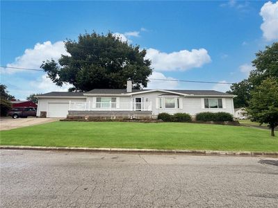 100 W 12th St, Higginsville, MO, 64037