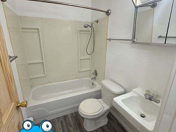 5th image of 909 12th Ave NE APT 6