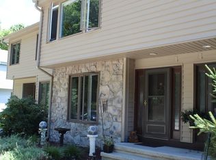 214 Cherokee Rd, Lafayette, NJ 07848