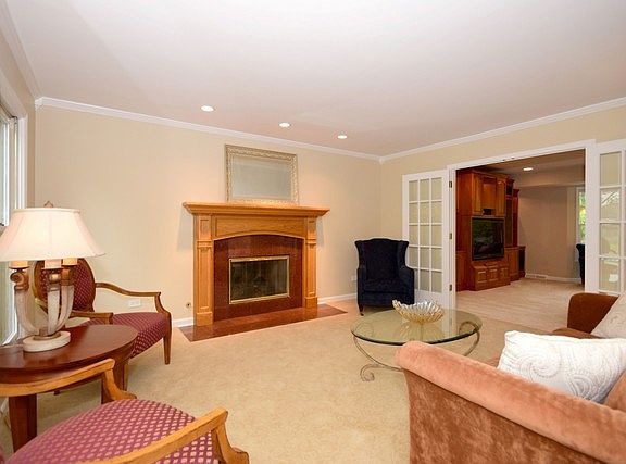 3rd image of 513 Hillcrest Dr