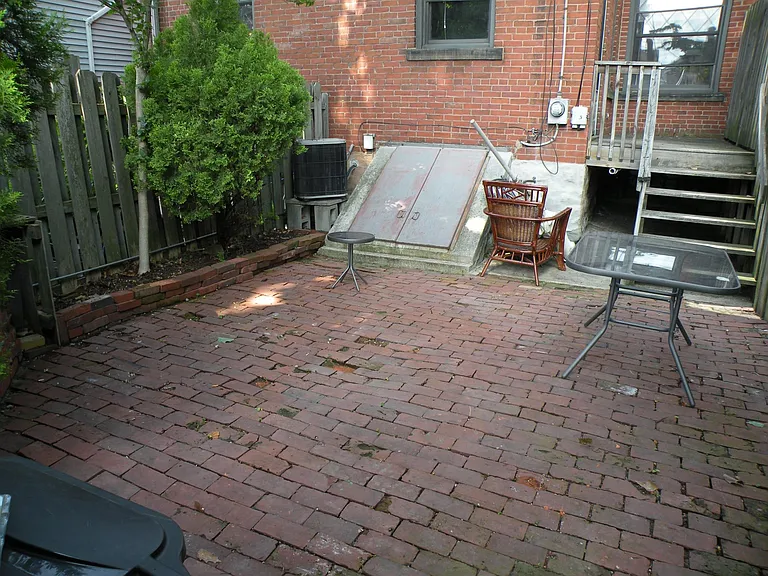 718 Copeland St — Photo 2