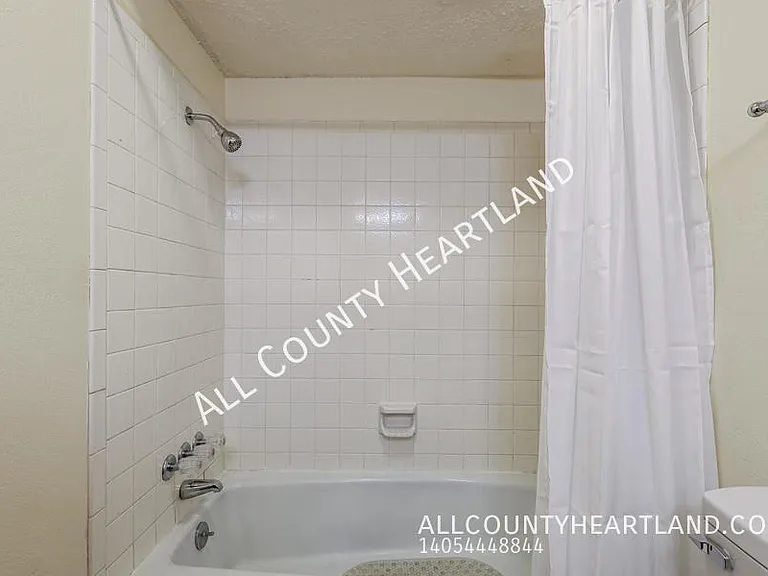 841 N Robinson Ave — Photo 20
