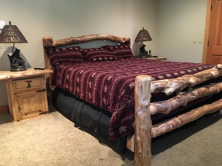 !st master bed
