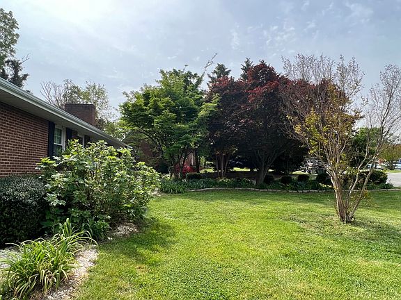 3rd image of 236 Parkwood Ave