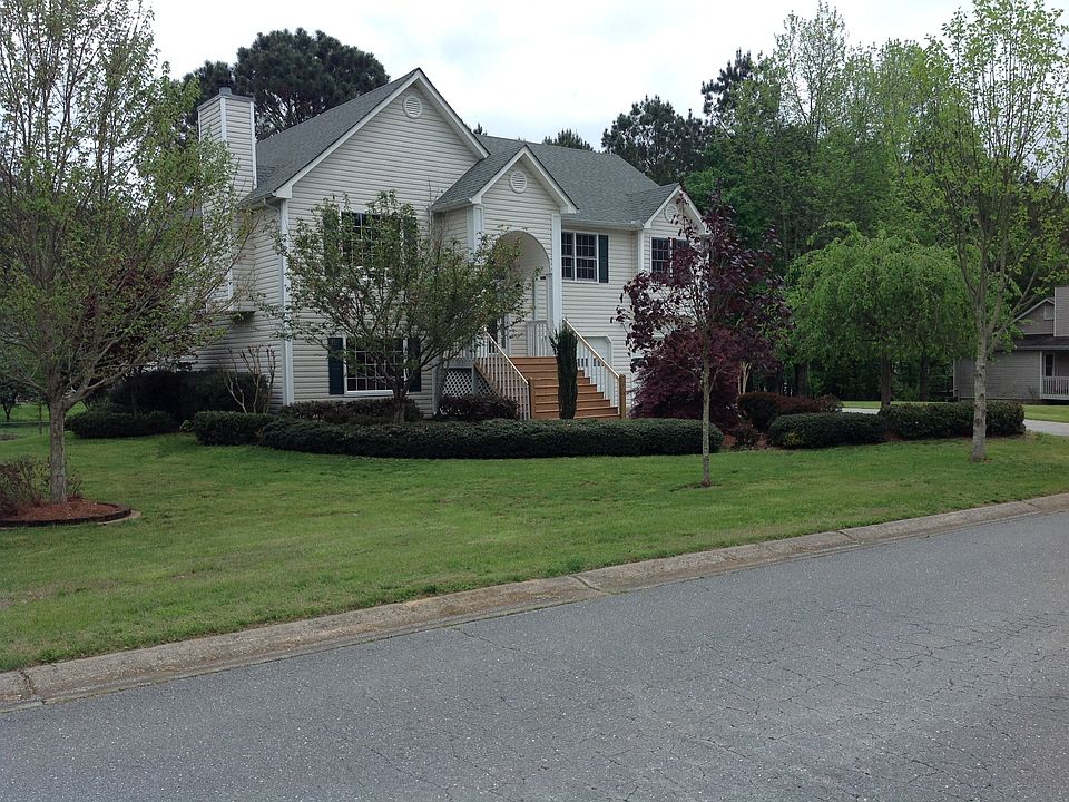 1st image of 15 S Oaks Dr SE