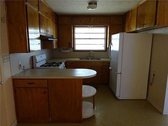 2nd image of 404 E Market St