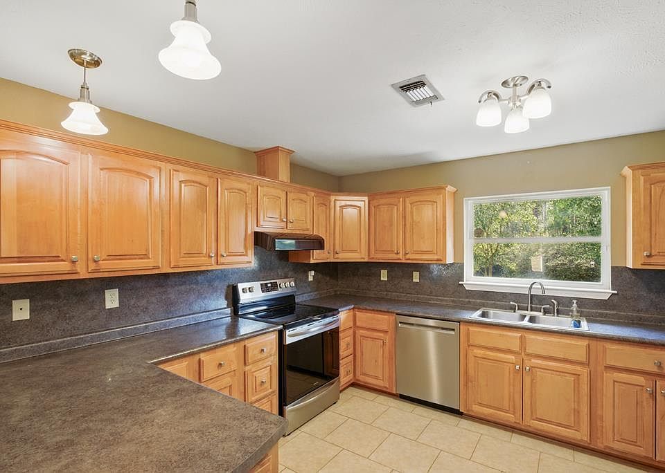 1st image of 127 Ridgeview Dr
