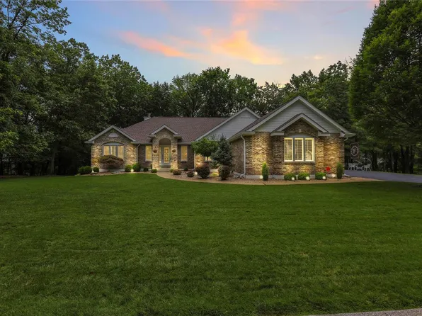 17530 Radcliffe Place Dr, Eureka, MO 63025