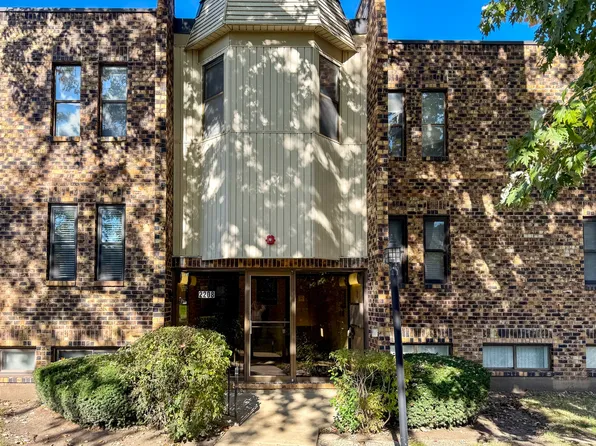 2208 Country Club Dr APT 2, Woodridge, IL 60517