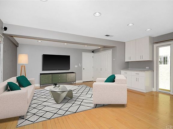 4th image of 916 Blue Spring Dr