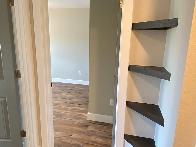 520 W 4th St — Photo 19
