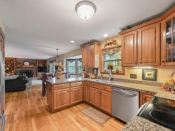 2nd image of 1234 Foxwood Ct Lot 153