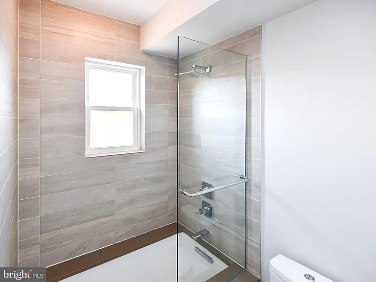913 Quincy St NE #3 — Photo 25