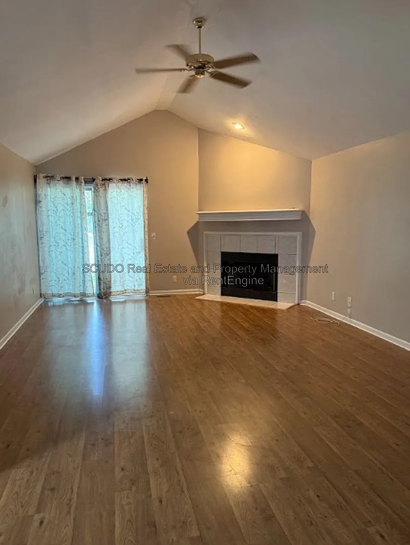 4 bed, 3.0 bath, 2000 sqft, $2,700 — Photo 3