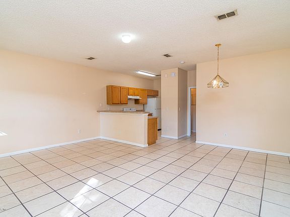 2nd image of 470 Sherwood Oaks Dr