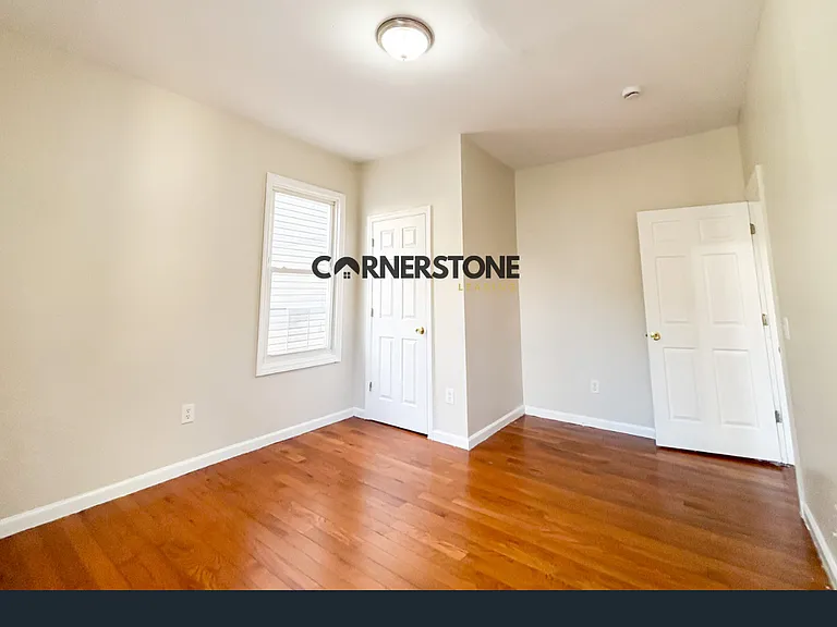 828 S 16th St — Photo 10