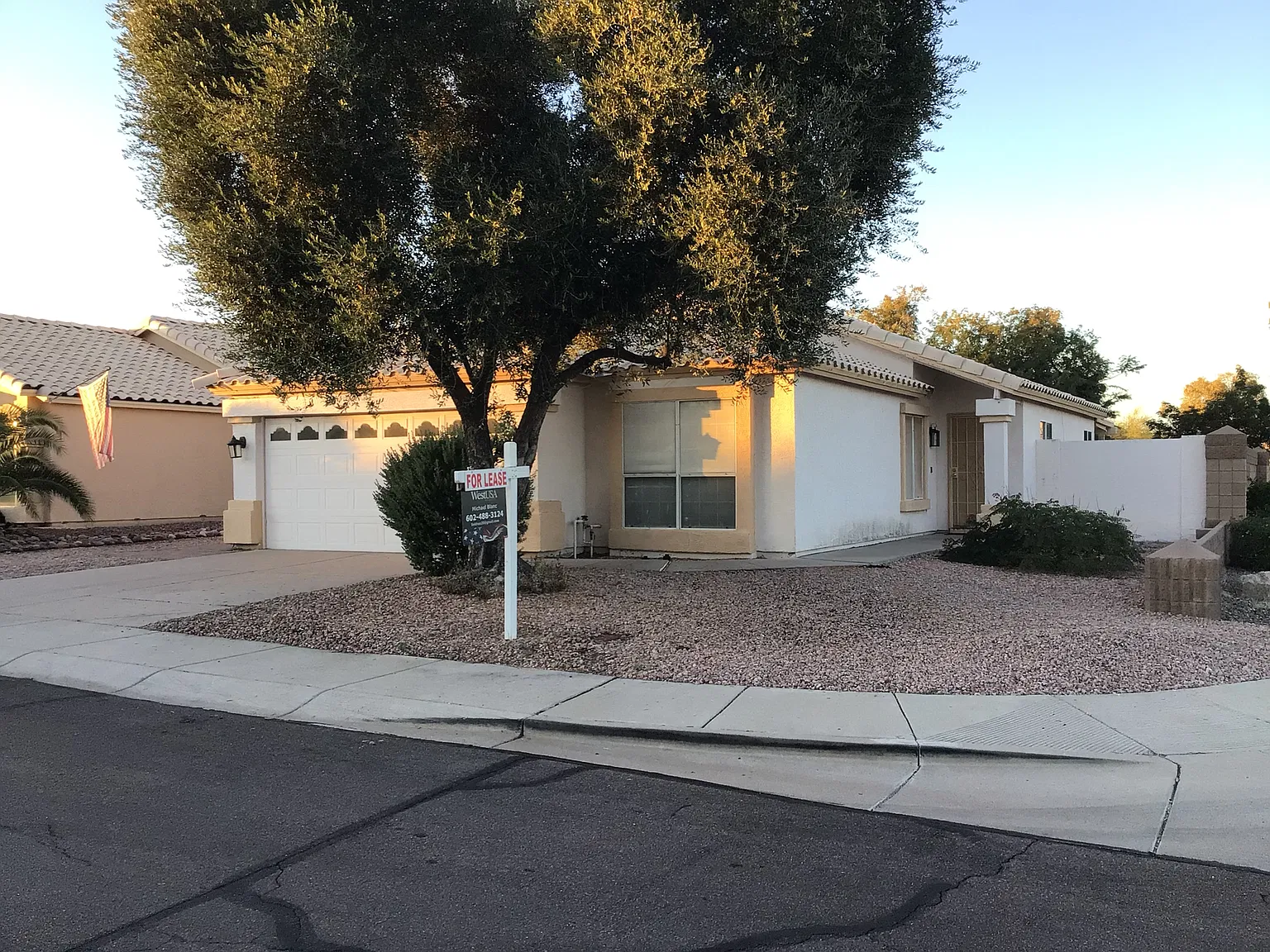 2220 E Ross Ave — Photo 3