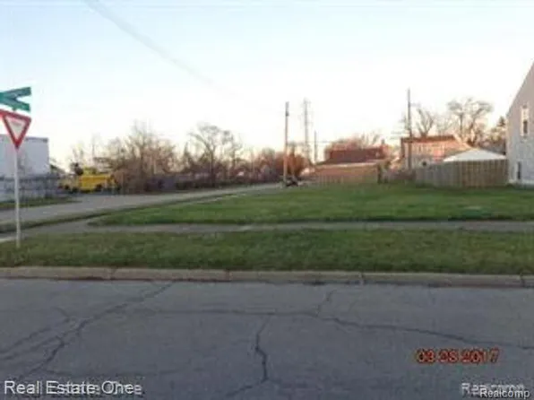 7550 Yinger Ave, Dearborn, MI 48126